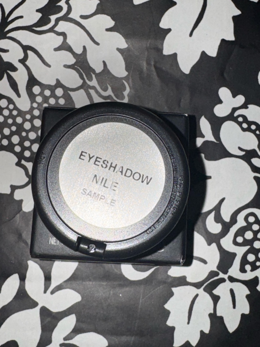 MAC Nile Eyeshadow-Alexander Mcqueen - Picture 2 of 3